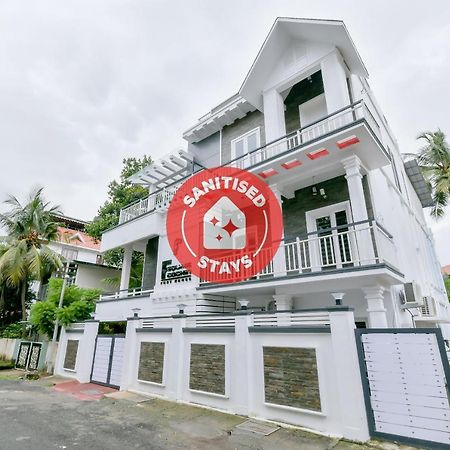 Vaccinated Staff - Oyo 15973 F Square Hotel Kochi Екстериор снимка