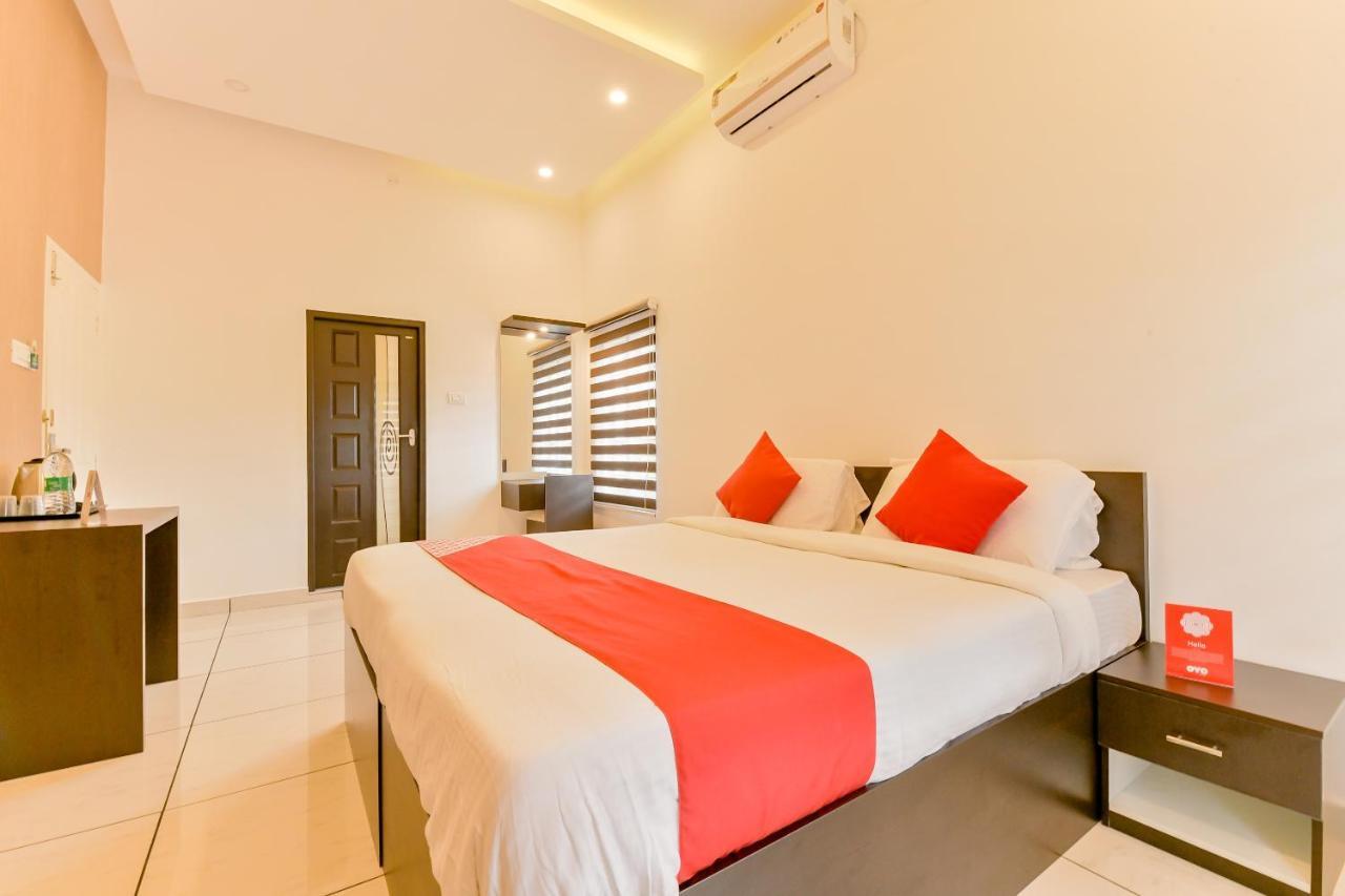 Vaccinated Staff - Oyo 15973 F Square Hotel Kochi Екстериор снимка