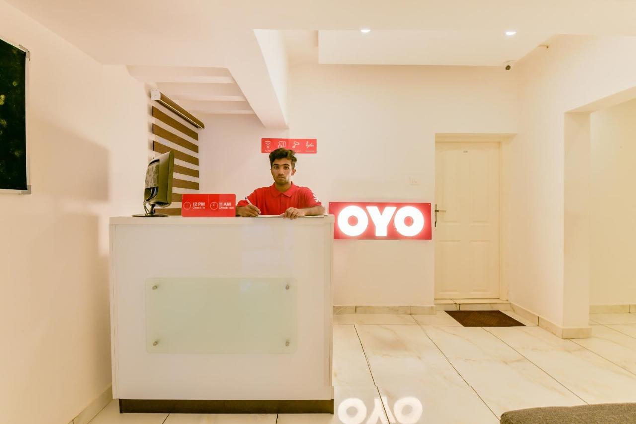 Vaccinated Staff - Oyo 15973 F Square Hotel Kochi Екстериор снимка