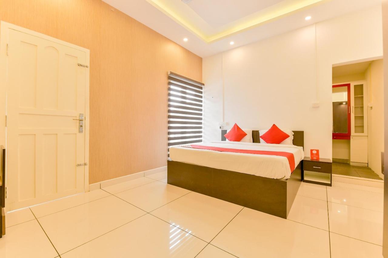 Vaccinated Staff - Oyo 15973 F Square Hotel Kochi Екстериор снимка
