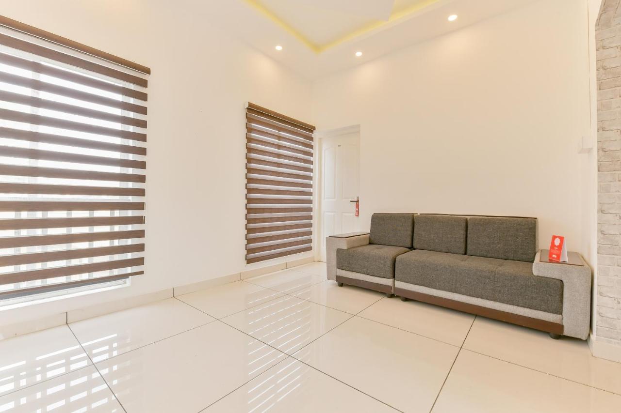 Vaccinated Staff - Oyo 15973 F Square Hotel Kochi Екстериор снимка