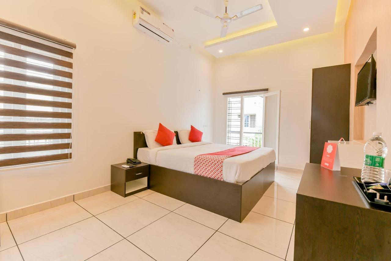 Vaccinated Staff - Oyo 15973 F Square Hotel Kochi Екстериор снимка