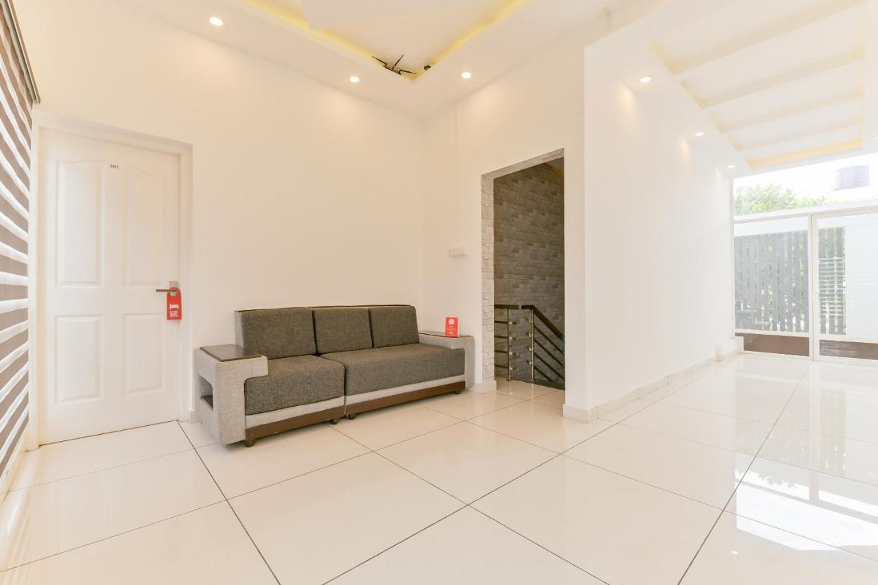 Vaccinated Staff - Oyo 15973 F Square Hotel Kochi Екстериор снимка
