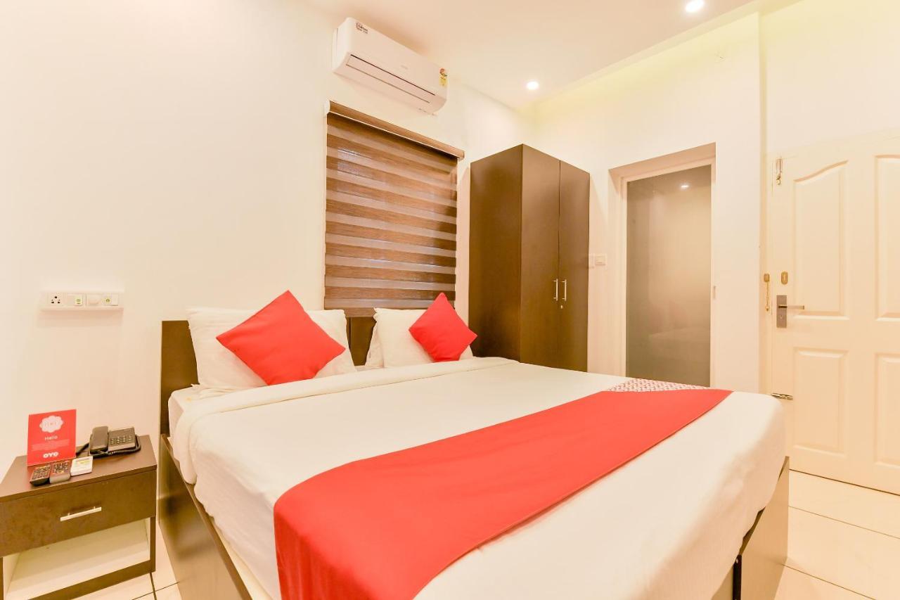 Vaccinated Staff - Oyo 15973 F Square Hotel Kochi Екстериор снимка