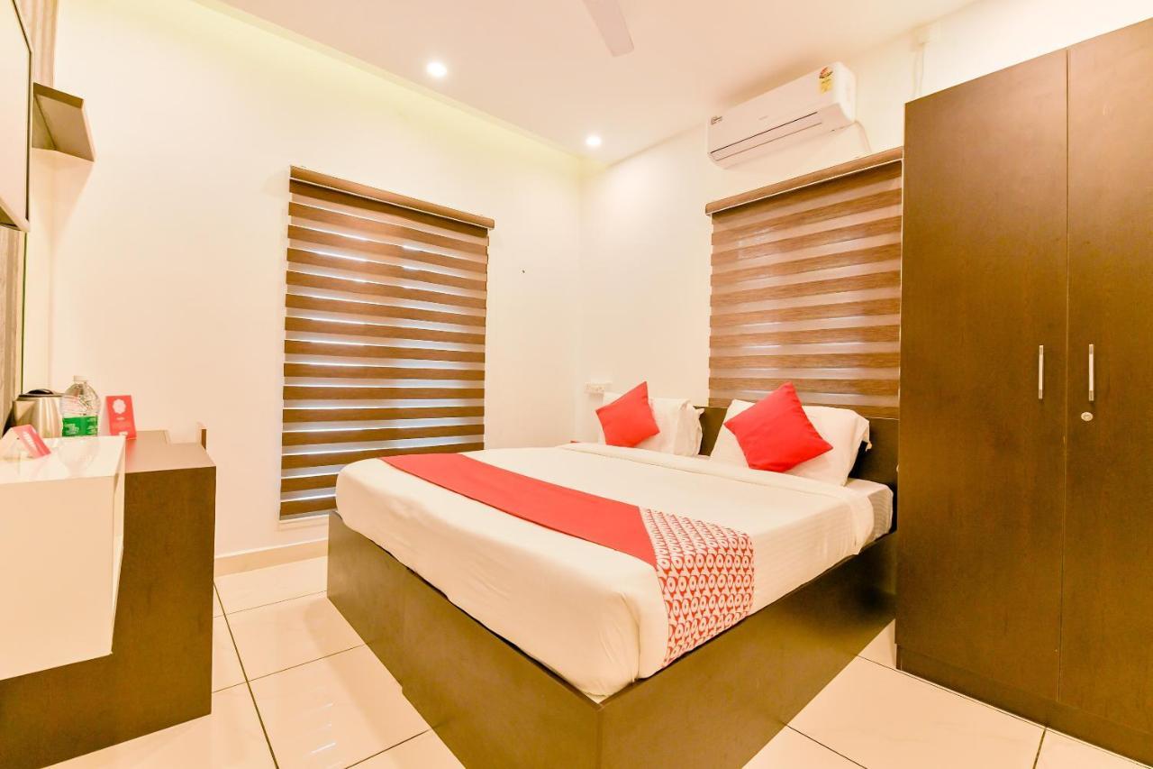 Vaccinated Staff - Oyo 15973 F Square Hotel Kochi Екстериор снимка