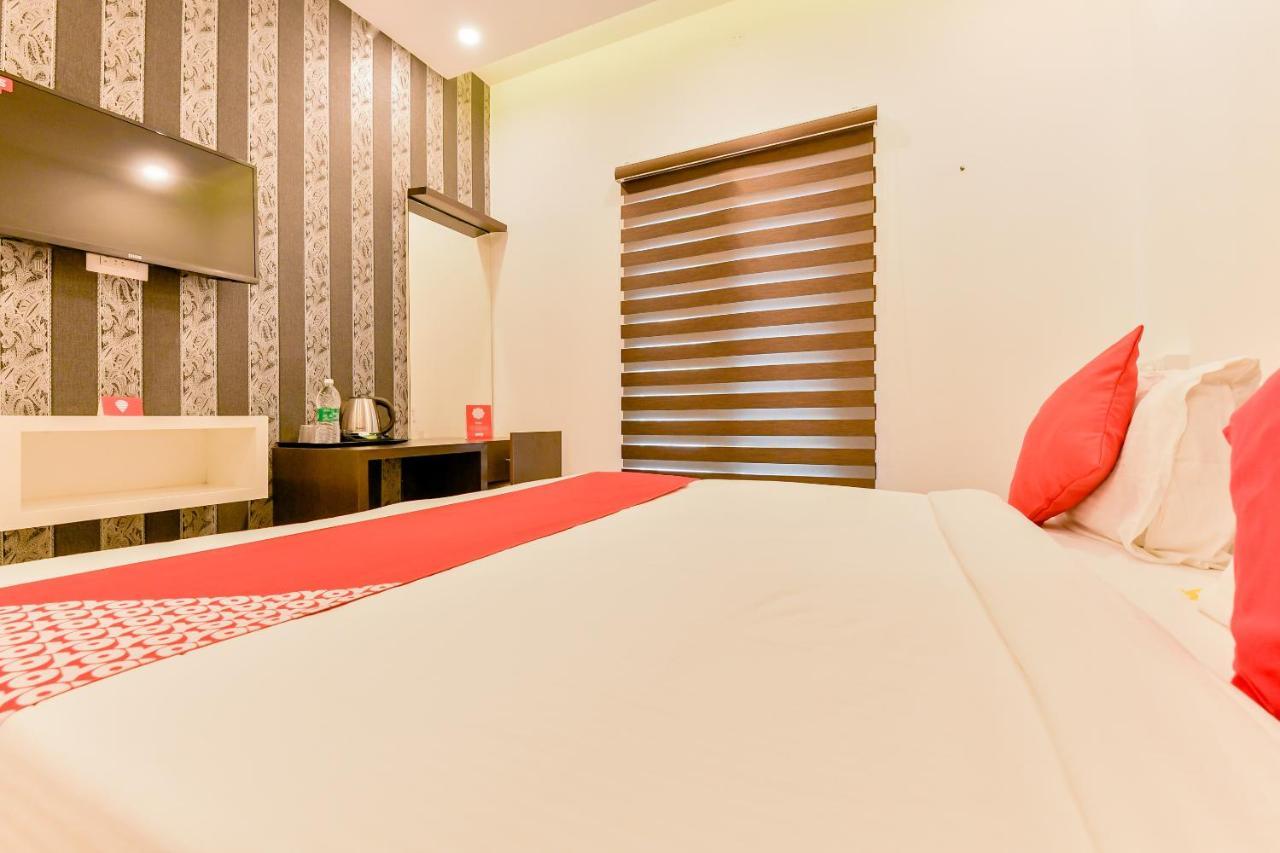 Vaccinated Staff - Oyo 15973 F Square Hotel Kochi Екстериор снимка