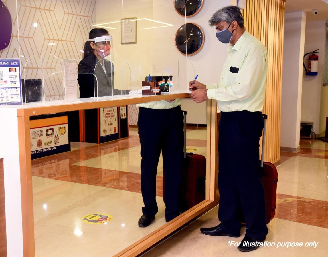 Vaccinated Staff - Oyo 15973 F Square Hotel Kochi Екстериор снимка